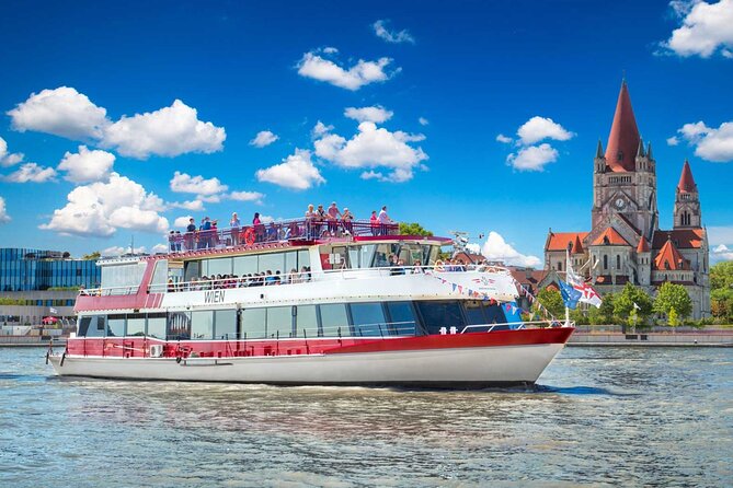 24-hour Hop-On Hop-Off with Ferris Wheel and River Cruise - The two routes trick, and how to stay on the right bus