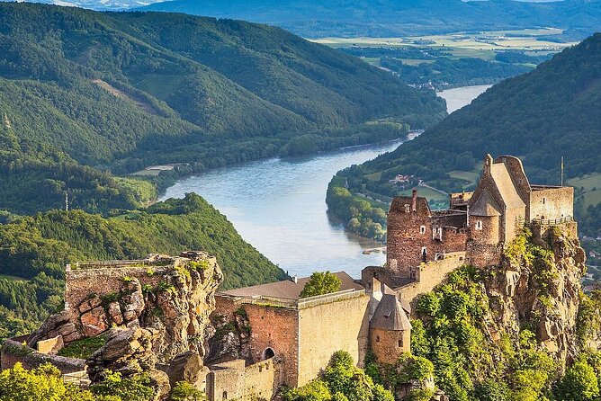 3 Castles & Wine Private Tour in Wachau Valley (incl. Melk Abbey) - Dürnstein: cobblestones, apricots, and Richard the Lionheart