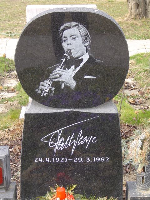 3-Hour Walking Tour of Vienna Central Cemetery - What you see: ornate grave art and the people behind it