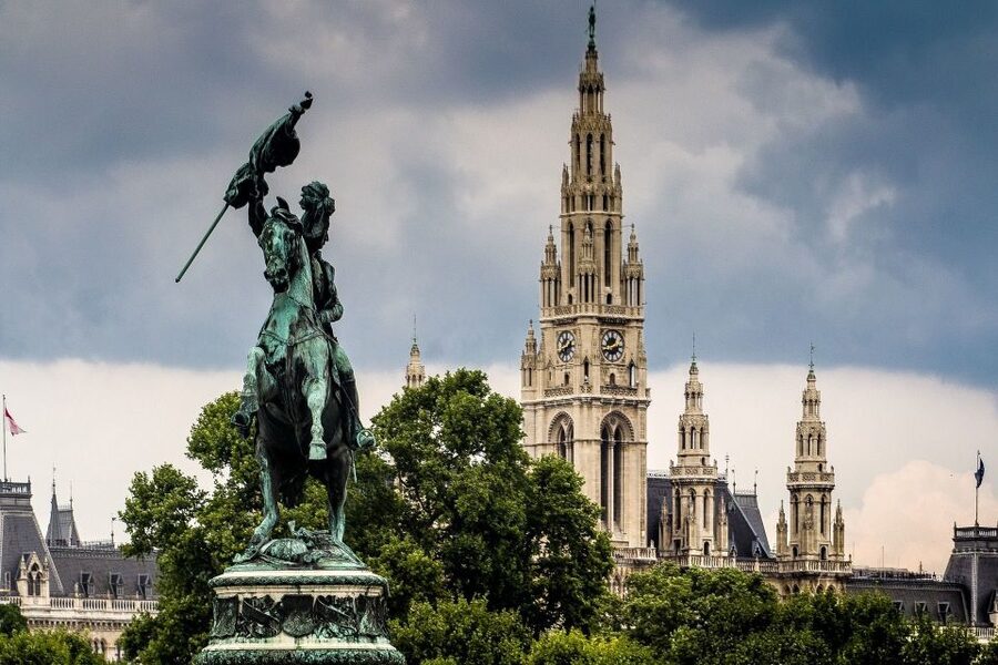 An Introduction to Vienna Walking Tour - The gallery lineup: famous names plus the weird in-between spaces