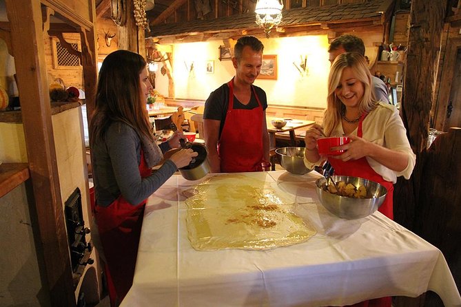 Apple Strudel & Prezel Cooking Class incl. Dinner & Music - Salzburger pretzels: shaping the classic the practical way