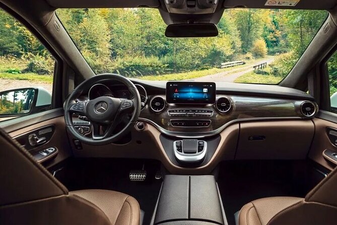 Arrival Private Transfer from Vienna Airport VIE to Vienna City by Luxury Van - Communication That Helps You Settle In Fast