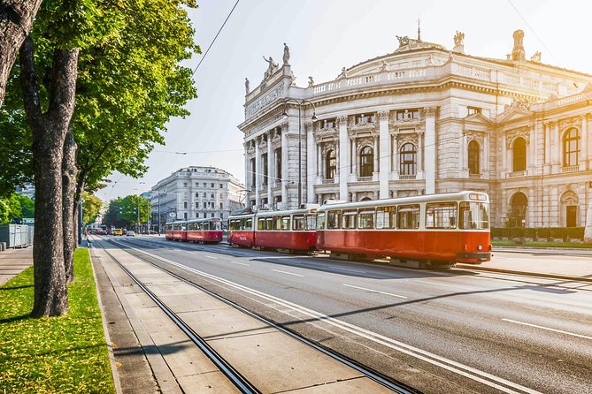Bicycle tour - Vienna Complete - A 3-hour Vienna primer on two wheels