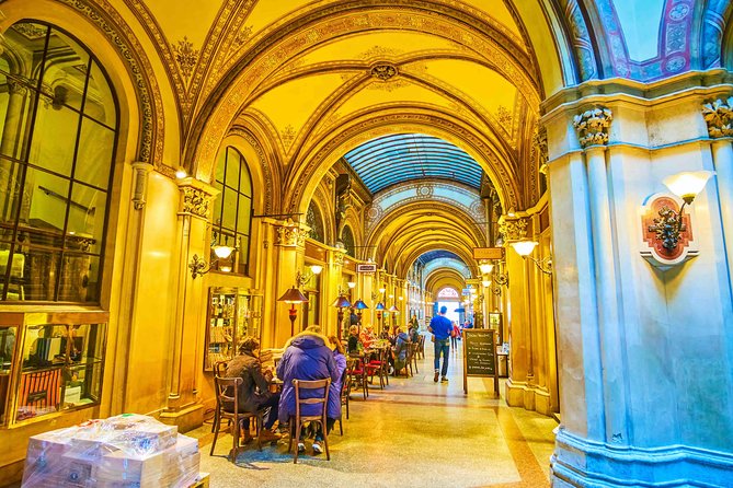 Bicycle tour - Vienna Complete - Where you meet at Piaristengasse and how the route flows