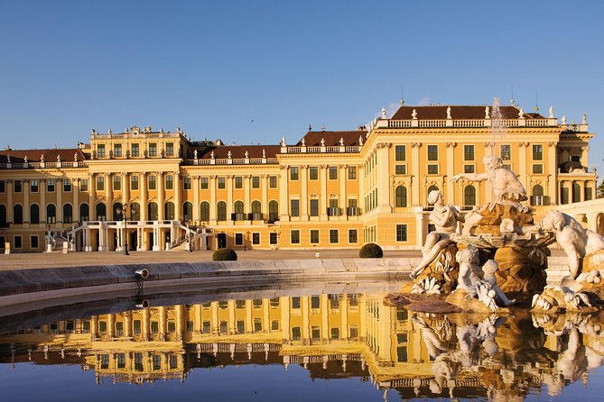 Budapest to Vienna Private Costumizable Day Tour with Lunch - Hofburg: the power center you see before you learn