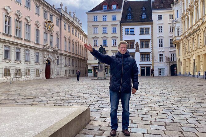 Exciting history tour and discovery of Vienna's secrets - Meeting at Graben 32, and what “private” changes in your day