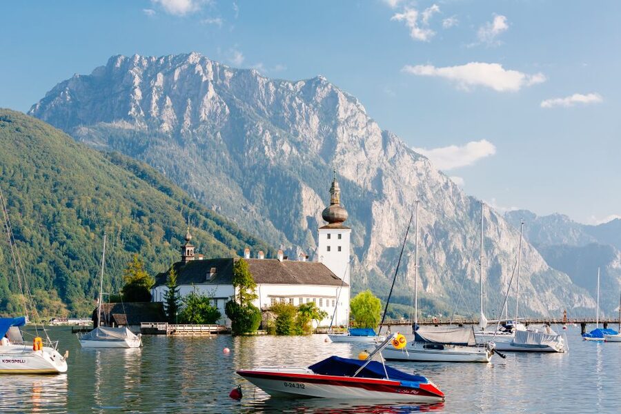From Vienna: Full Day Trip to Hallstatt and Salzkammergut - Vienna pick-up at the Vienna State Opera, then straight into the rhythm