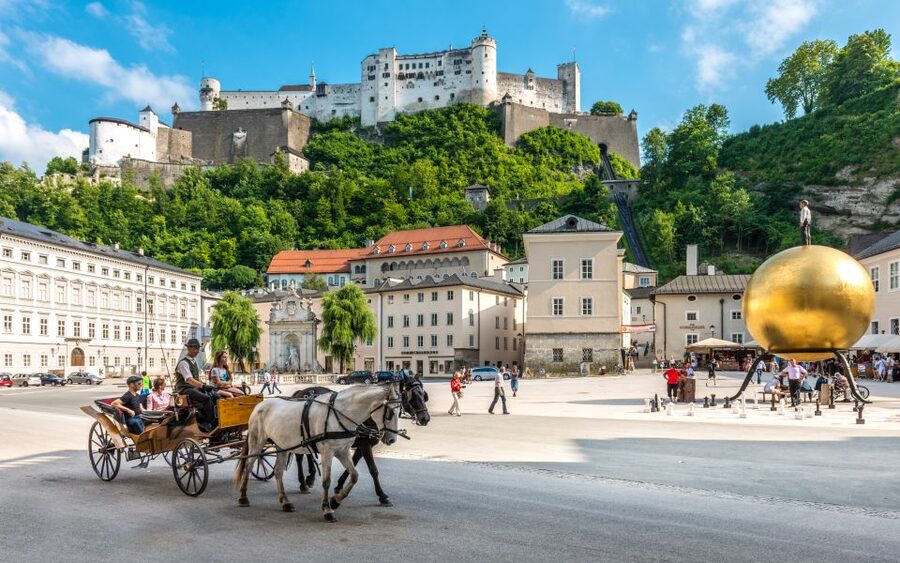 From Vienna: Salzburg and Alpine Lakes Full-Day Trip - Guides, Small Groups, and the English-Russian Mix