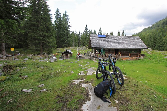 Guided e-bike tour of the alpine pastures in the Salzkammergut - How hard is it really on an e-bike?