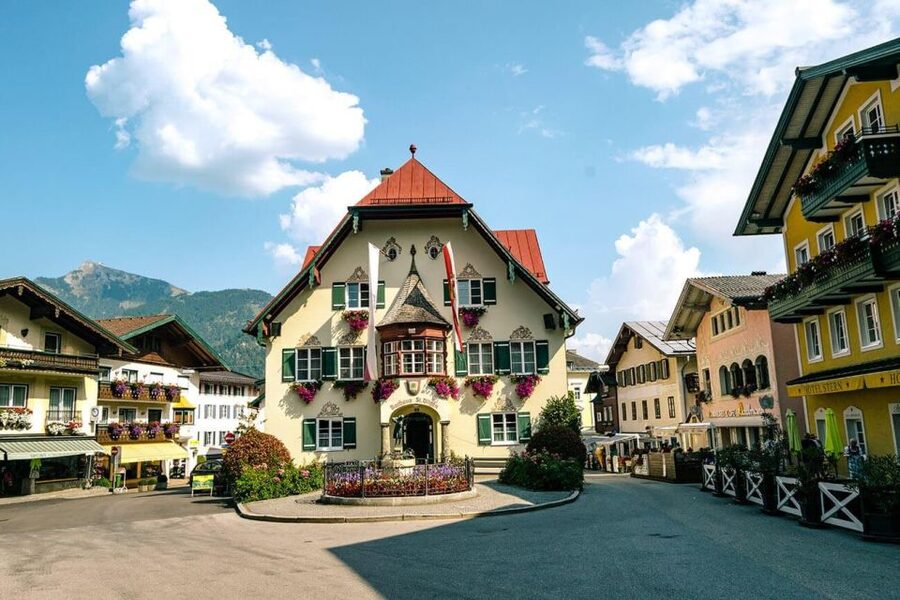 Hallstatt Highlight tour with St. Gilgen Tour from Salzburg - Bad Ischl’s Role in the Salzkammergut Story