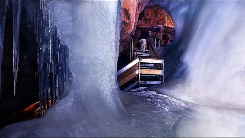 Hallstatt & Ice Cave & 5 fingers Private Trip From Salzburg - A full 8 hours of ice, heights, and Lake Hallstatt views