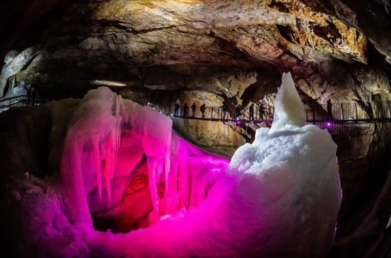Hallstatt & Ice Cave & 5 fingers Private Trip From Salzburg - From Salzburg to the Dachstein cable car, what the ride sets you up for