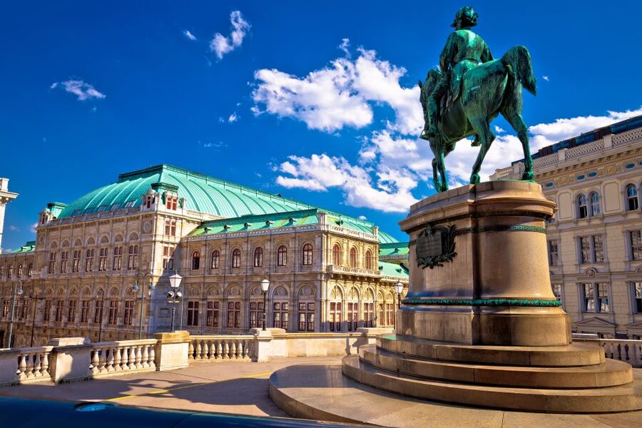 Highlights of Vienna: Private Bike Tour with Licensed Guide - St. Stephen’s Cathedral and Old Town, the Smart Start