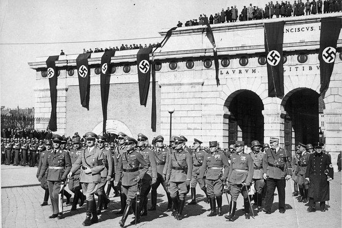 Historical Hitler Walking Tour of Vienna - Where the Tour Starts: Albertinaplatz and Vienna’s Arts Heart