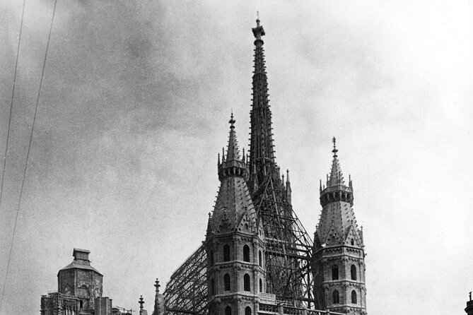 Historical Hitler Walking Tour of Vienna - Heldenplatz and March 15, 1938: Power from a Balcony