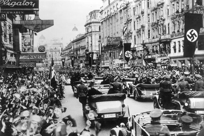 Historical Hitler Walking Tour of Vienna - The Hidden Synagogue Behind Tenement Buildings