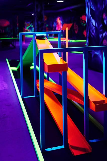 Innsbruck: 3D Mini Golf with Dazzling Light Effects - The 75-minute flow, and why small groups feel more comfortable