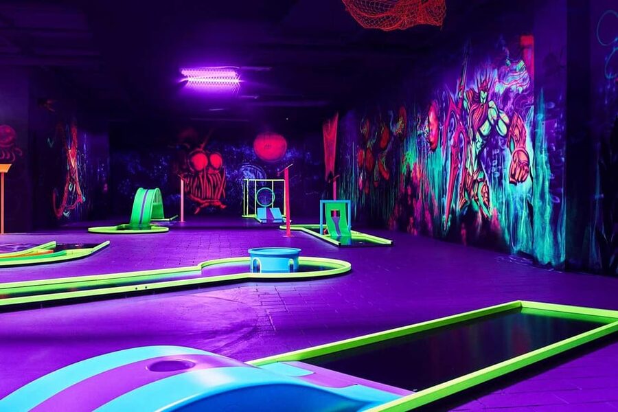 Innsbruck: 3D Mini Golf with Dazzling Light Effects - The B1 Lounge stop: burgers and fries after your round