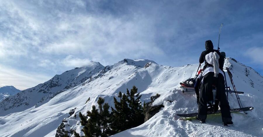 Innsbruck: Priv. Guided Snowy Mountain Hike /Snowshoe´s - The heart of the day: snowshoe hiking in open terrain, with safety as the guide’s job