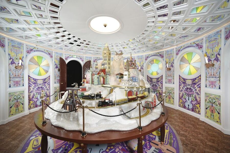 Innsbruck Swarovski Crystal Worlds Ticket and Transfer - Swarovski shopping: the big store stop you will notice