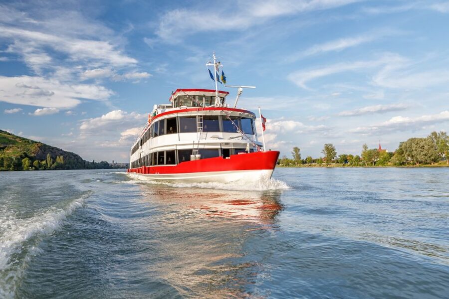 Krems: Wachau Valley River Cruise with 3-Course Meal - Wachau Valley from the Danube: why it works so well