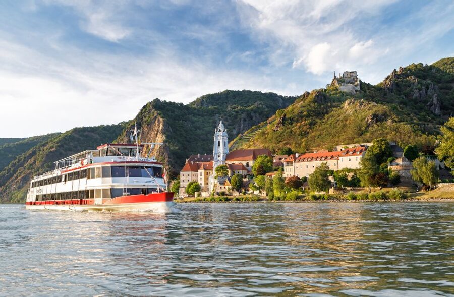 Krems: Wachau Valley River Cruise with 3-Course Meal - On-board comfort and the sun deck: how to choose your seats