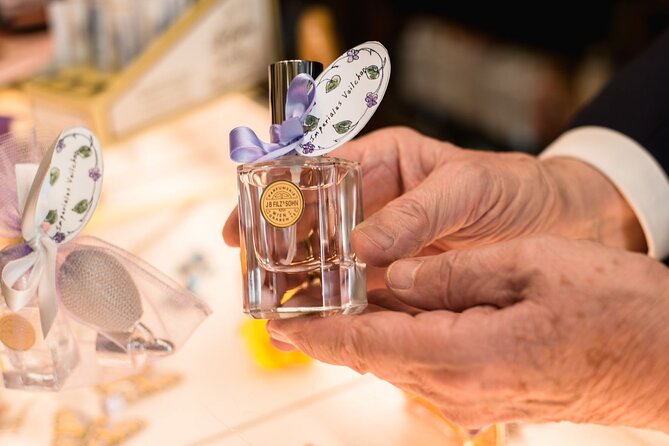 KuK perfumery Filz - the fragrance of empress Sisi - Coffee house setting plus a drink: the social pacing you want