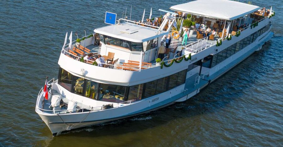 Linz: Harbor Cruise - Getting to Wurm Noe Dock and choosing your best view