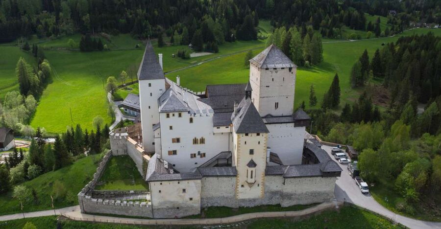 Mauterndorf: Castle Entrance Ticket - Above Lungau town: toll station past and Salzburg ties