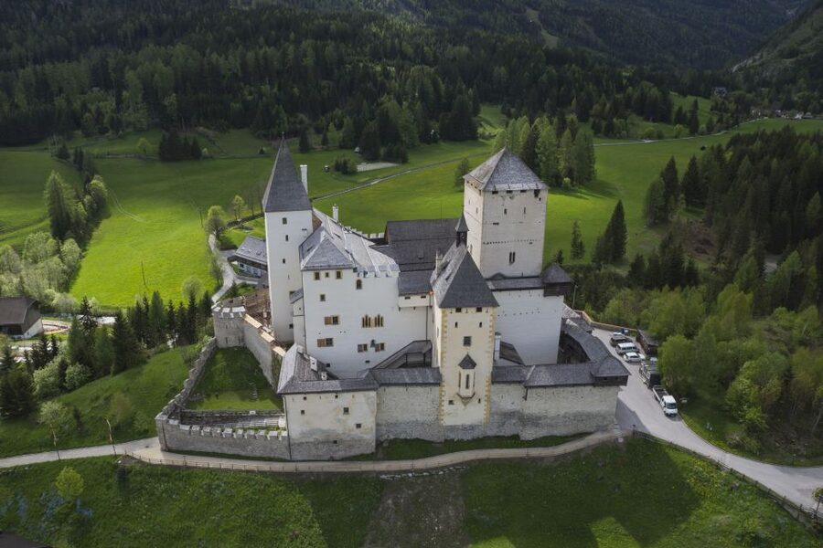 Mauterndorf: Castle Entrance Ticket - Audio guide time travel in 9 languages, including kids