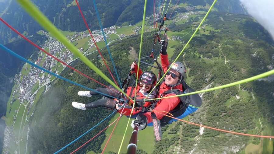 Mayrhofen: Paragliding Adventure With Soaring Views - The 90-minute block, and why the prep matters