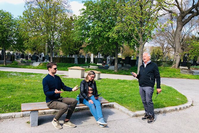 Mobile puzzle rally tour at the Vienna Central Cemetery - Composers, musicians, and presidents as neighbors: your “famous names” stations