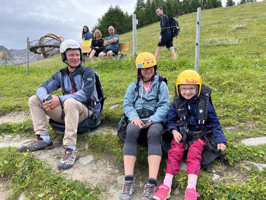 Neustift im Stubaital: Panoramic Tandem Paragliding Flight - The landing field advantage: spectators get a real break
