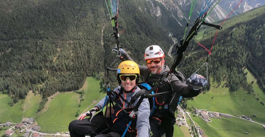 Neustift im Stubaital: Panoramic Tandem Paragliding Flight - The one-hour rhythm, cable car up and smooth gliding down