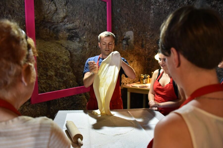 Original Sound of Music Tour & Edelweiss Cooking Class - Apple strudel class: baking crisp Austrian pastry in 1.5 hours
