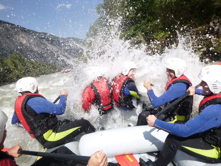 Ötztal: Rafting at Imster Canyon for Beginners - Guides, teamwork, and the fun factor on the raft