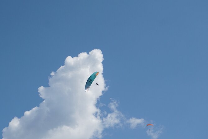 Paragliding in the morning - The lift ride up, where questions turn into confidence