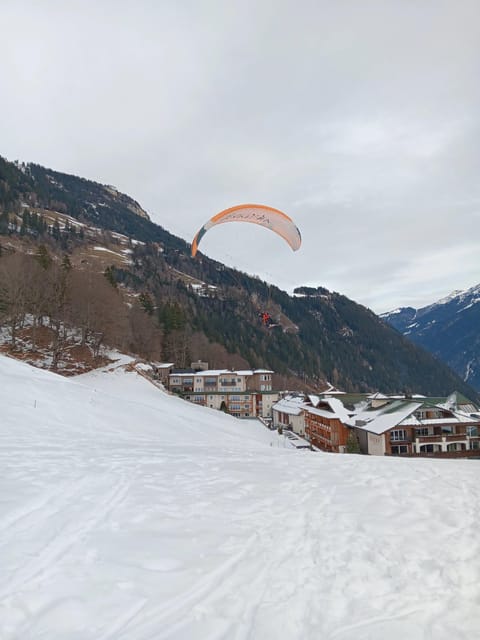 Paragliding Tandem Flight - From ticketing counters to the launch: how the start feels