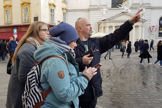 Private City Discovery walk - Historical Treasure hunt - How the smartphone treasure hunt actually plays out
