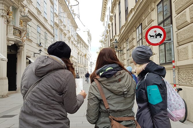 Private City Discovery walk - Historical Treasure hunt - Smartphone tasks, pictures, and keeping your team aligned