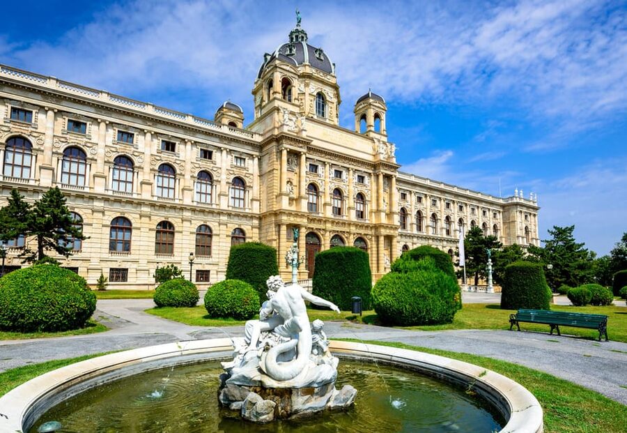 Private day trip from Budapest to Vienna and back - Schönbrunn Palace, why it fits so well into a day trip