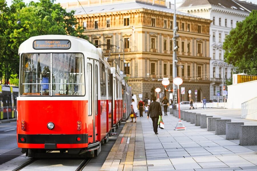 Private day trip from Budapest to Vienna and back - St. Stephen’s Cathedral and Hofburg Palace, big landmarks in a tight window