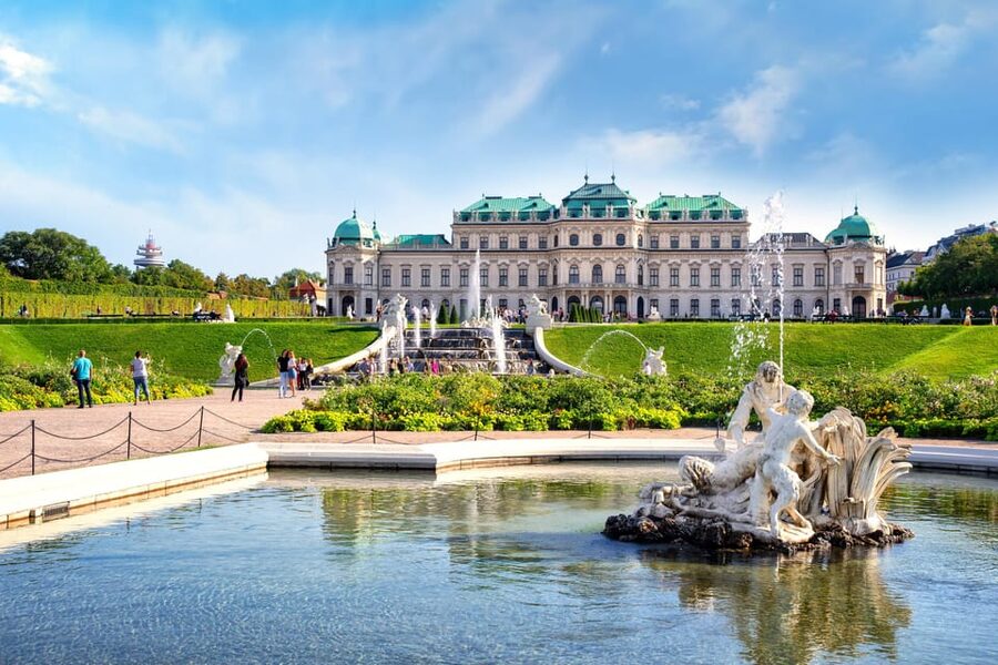 Private day trip from Budapest to Vienna and back - Belvedere and the Vienna State Opera area, what you can gain with quick looks