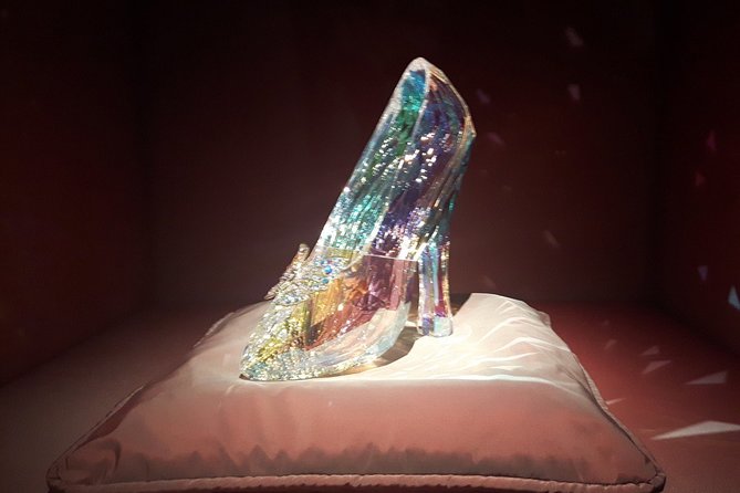 Private Half-day Tour to Swarovski Crystal World in Wattens - Group size, language, and how the day will likely feel