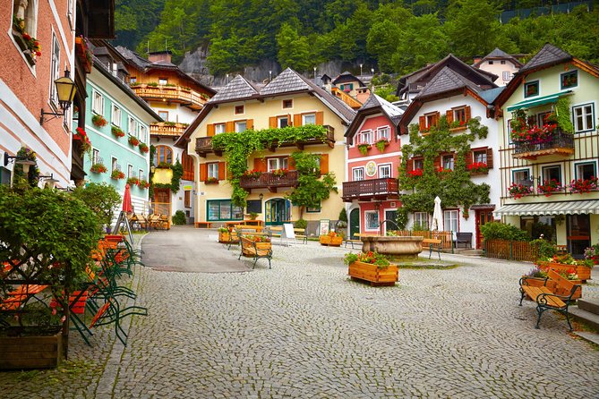 Private Salzkammergut and Hallstatt Tour from Salzburg - Salzburg first, with salt and church power in the background