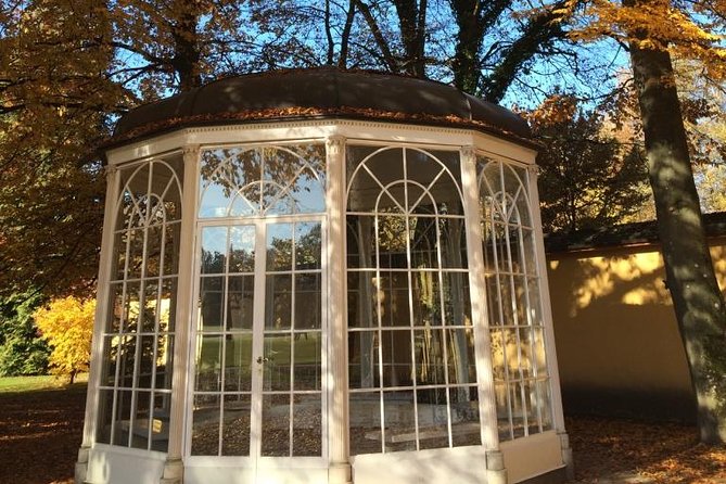 Private Tour The hills are alive: a tour to locations of the Sound of music film - Stift Nonnberg: Maria’s convent and the real place behind the film