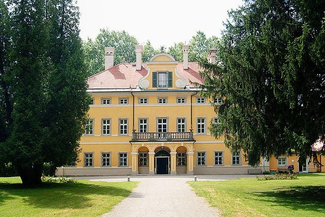 Private Tour The hills are alive: a tour to locations of the Sound of music film - Leopoldskroner Weiher and Schloss Hellbrunn: the lake palace and the gazebo