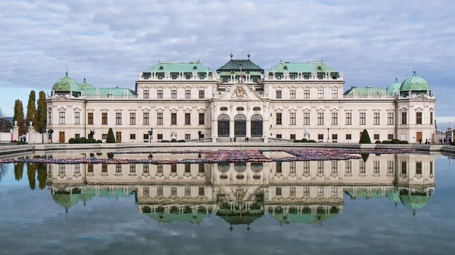 Private tour Vienna: 4 hours by Car - Heldenplatz and Hofburg: Fast Views with Meaningful Context