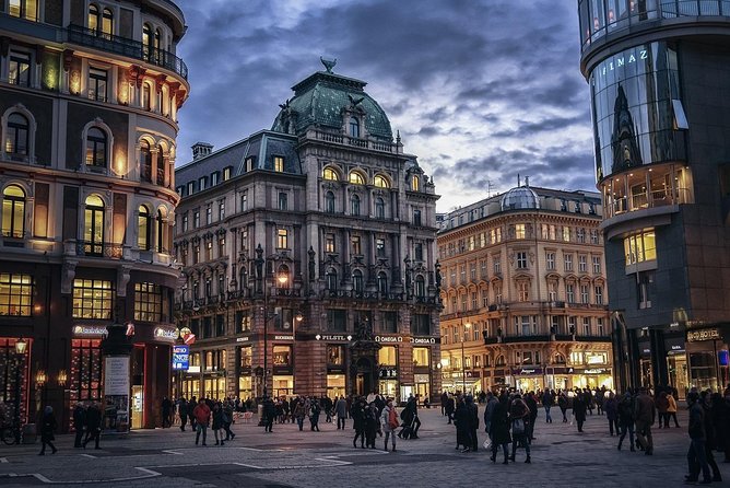 Private Transfer from Salzburg to Vienna: Door-to-door, English-speaking driver - Price and value: when $283.61 makes sense