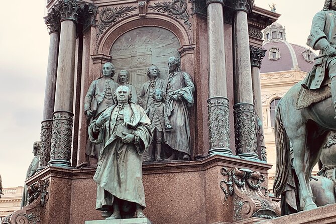 Private Vienna Walking Tour - The Graben and Plague Column: the classic street circuit with a serious backstory